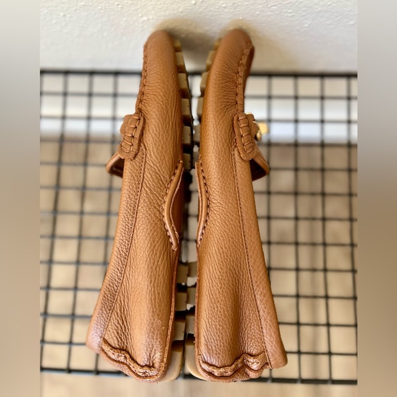 NEW Women’s Arlene Coach Moccasin Loafer, Tan, Size US 7. - Picture 8 of 15